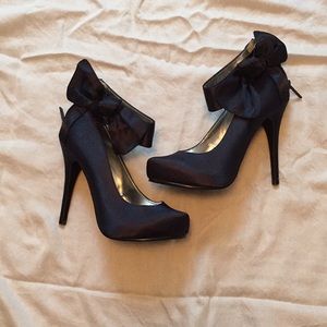 Michael Antonio bow tie pumps